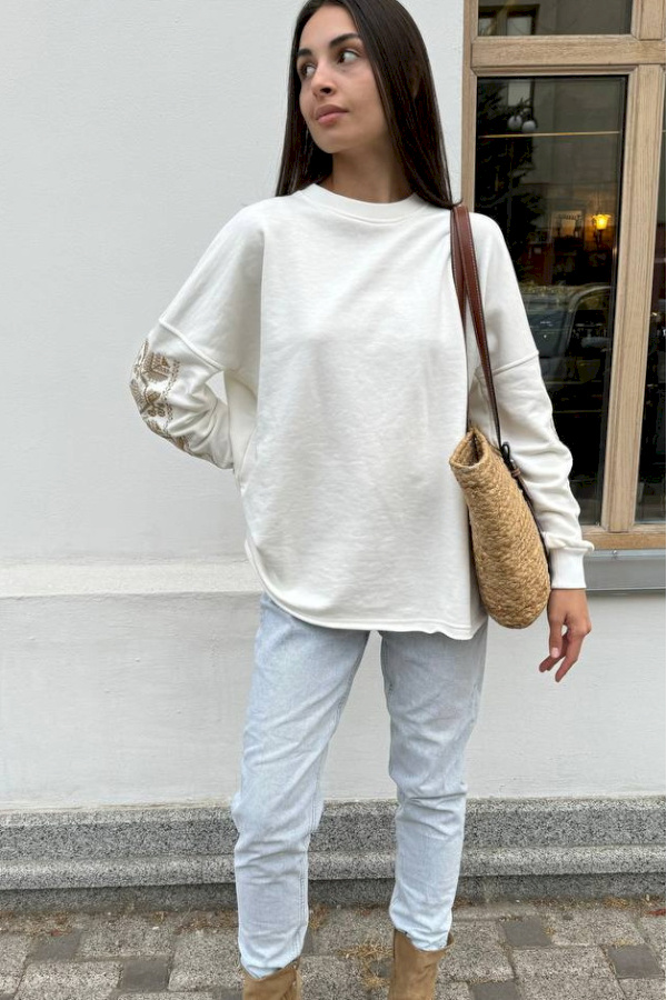 White sweatshirt trinitka Yakravi viti